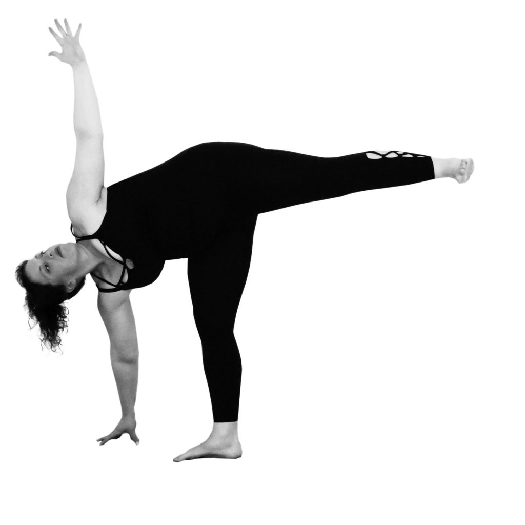 Ardha chandrasana, postura de la media luna